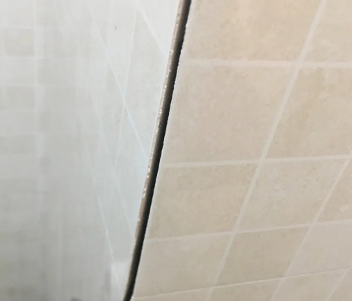 沧州市瓷砖空鼓维修公司分享阳台瓷砖脱落的修复过程可以分为以下几个步骤