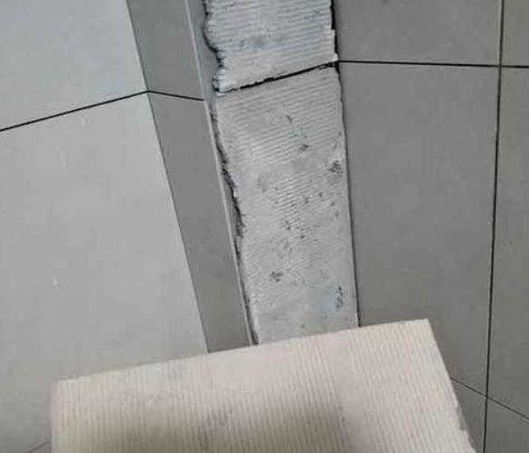 沧州市瓷砖空鼓维修公司分享下厨房瓷砖脱落的补救措施。